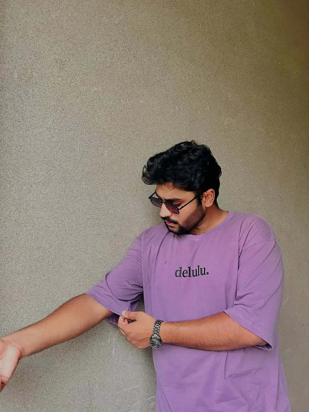 Boy wearing delulu tee
